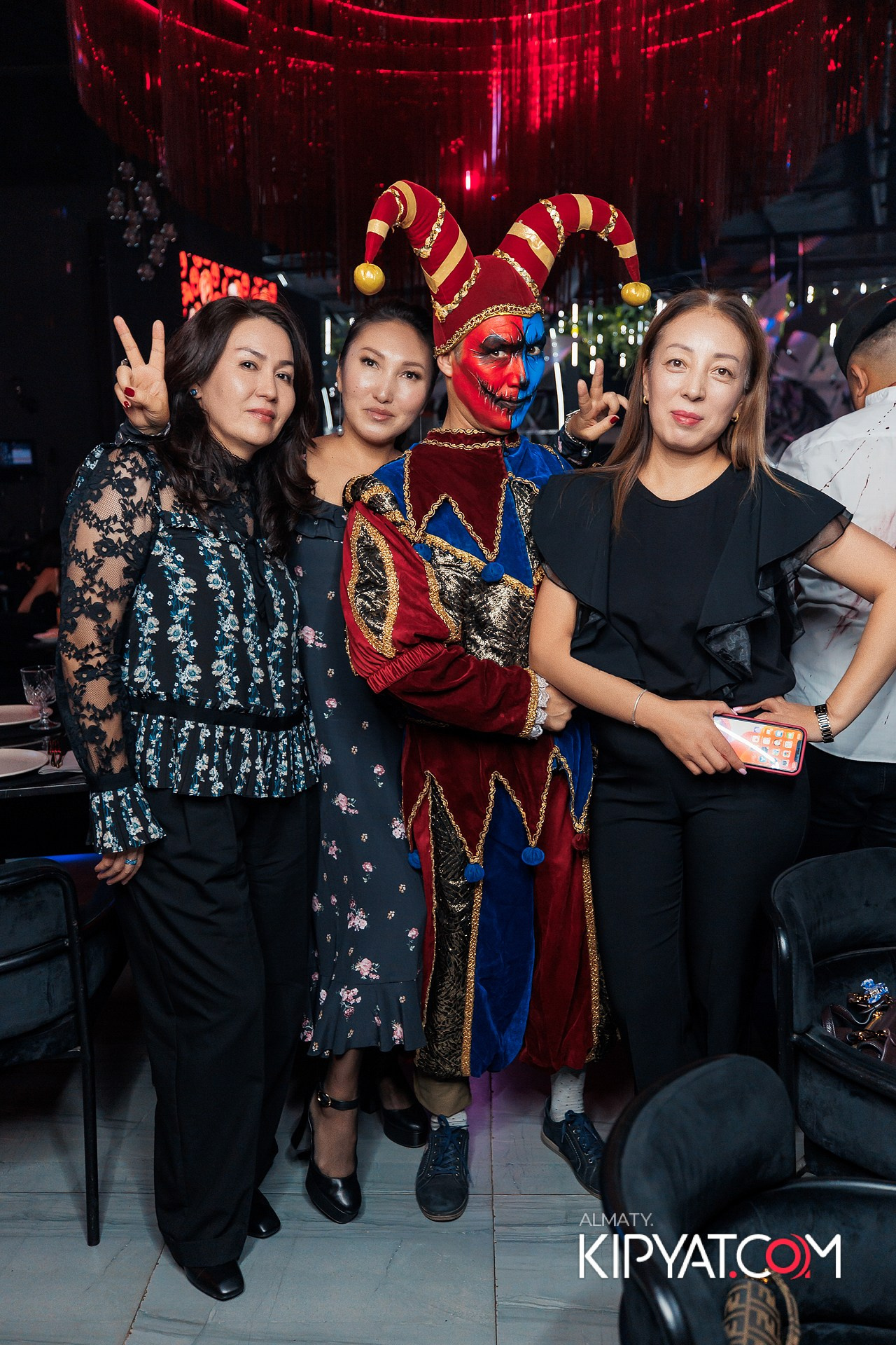 FRIENDS BAR & TERRACE. КИПЯТКОМ АЛМАТЫ! Фотосъемка мероприятий в Алматы