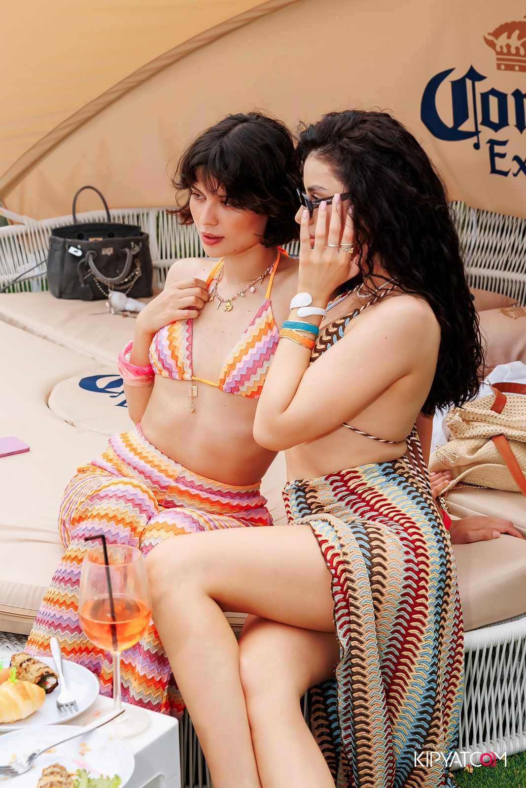 ЗАКРЫТАЯ ВЕЧЕРИНКА В ЧЕСТЬ ОТКРЫТИЯ СЕЗОНА SUMMER POOL BRUNCH. КИПЯТКОМ АЛМАТЫ! Фотосъемка мероприятий в Алматы