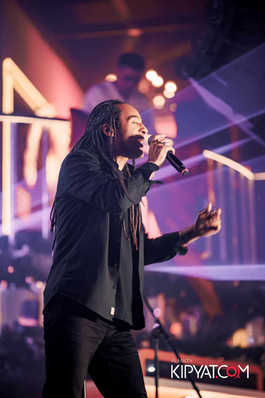 SANTA BARBARA — ПИТ ДЖЕЙСОН (ГР. ПРЕМЬЕР-МИНИСТР) И ИЛЬЯ ЗУДИН (ГР. ДИНАМИТ) НА ПРЕДНОВОГОДНЕЙ ВЕЧЕРИНКЕ. КИПЯТКОМ АЛМАТЫ!