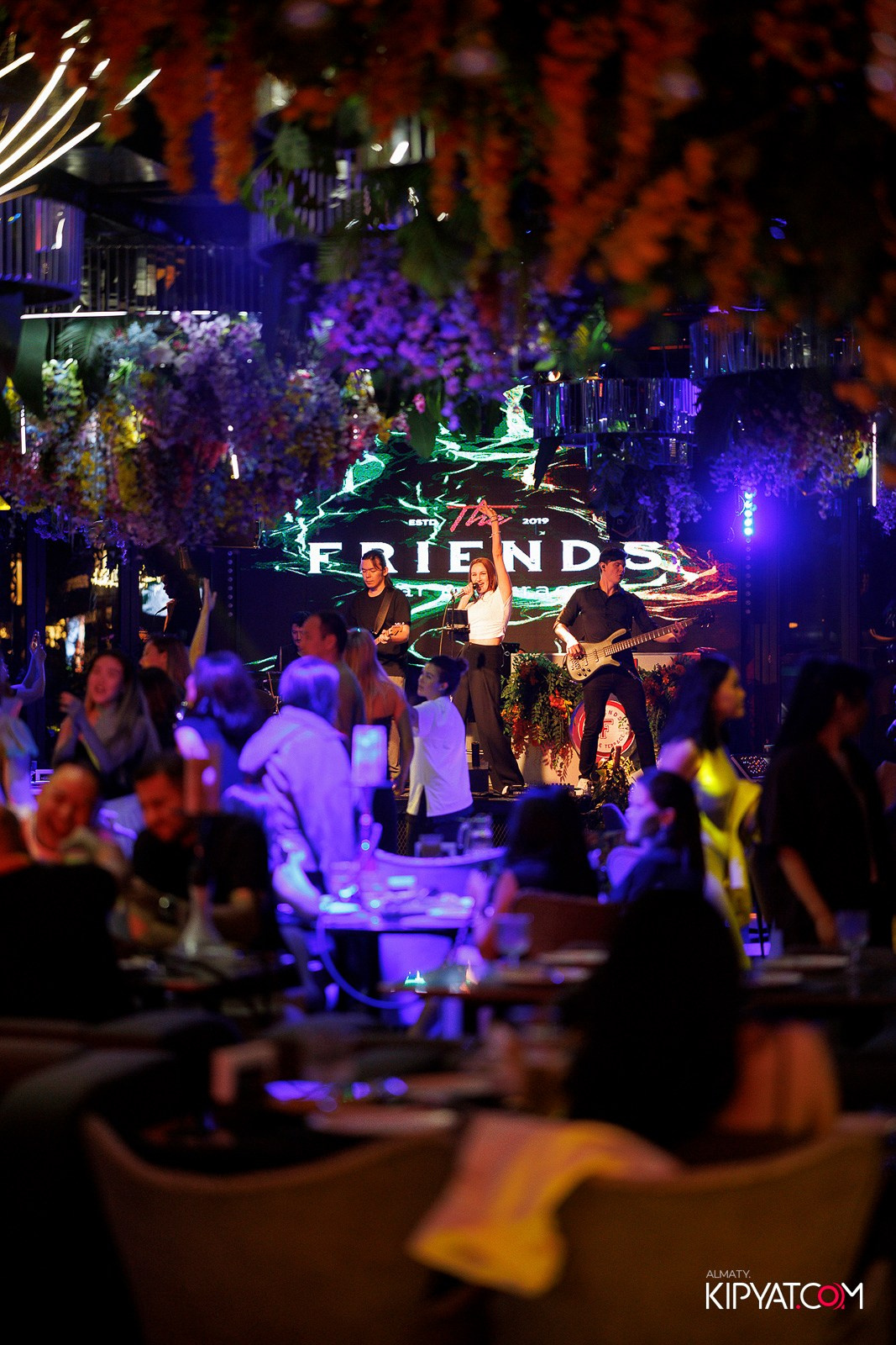 FRIENDS BAR & TERRACE. КИПЯТКОМ АЛМАТЫ! Фотосъемка мероприятий в Алматы