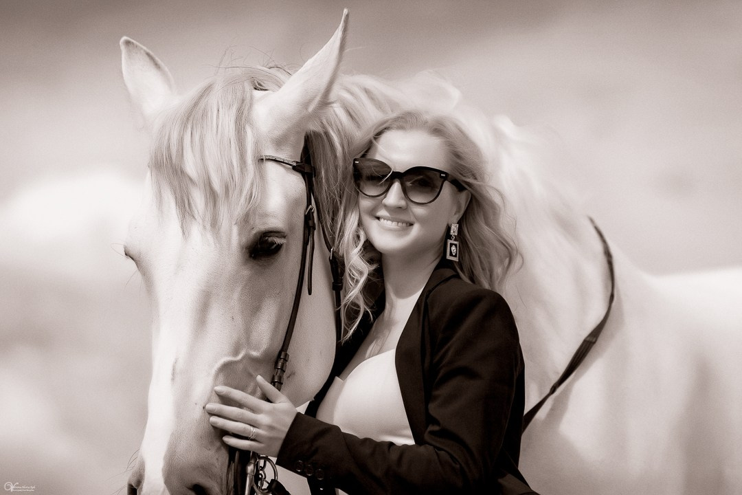 Фотосессия с белой лошадью СПБ. Фотограф женский и мужской портрет Санкт-Петербург
