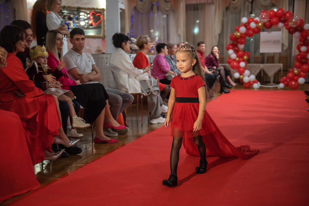 Выпускной в детской школе моделей HAPPYkids 2024. Семейный и коммерческий фотограф в Сочи Александр Бодунов
