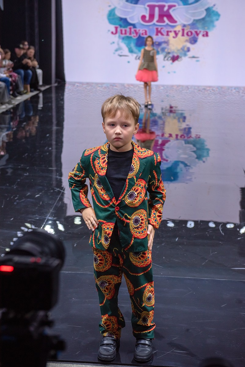 SochiFashionWeek2024 дизайнер Юлия Крылова. Семейный и коммерческий фотограф в Сочи Александр Бодунов