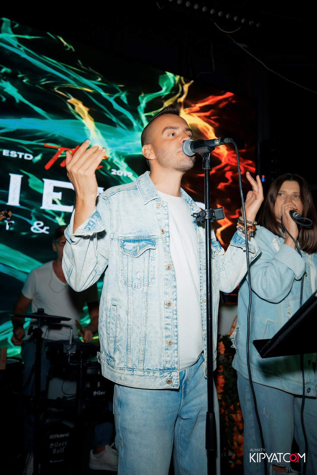 FRIENDS BAR & TERRACE. КИПЯТКОМ АЛМАТЫ!