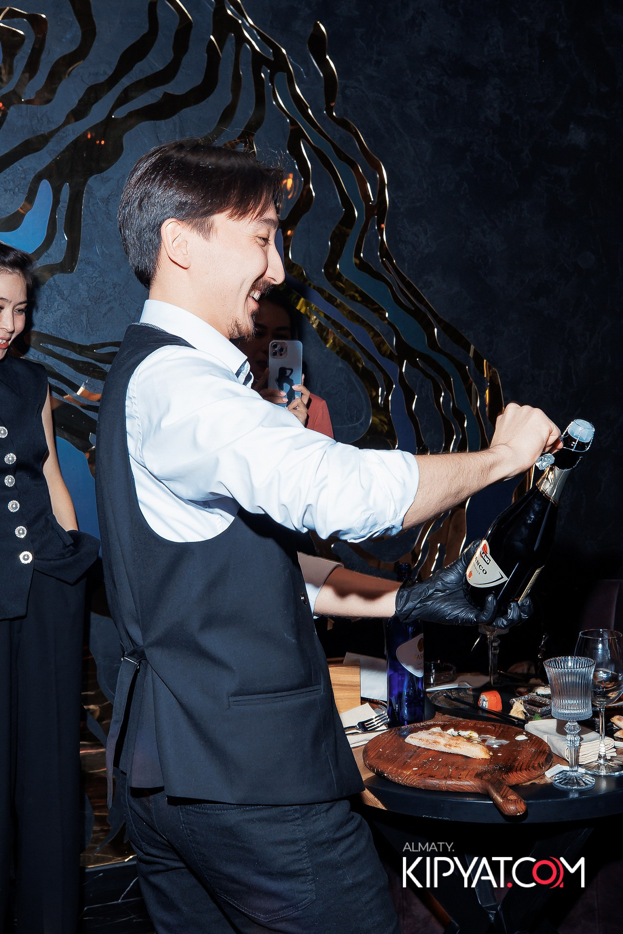 MOOD BAR & TERRACE. КИПЯТКОМ АЛМАТЫ!