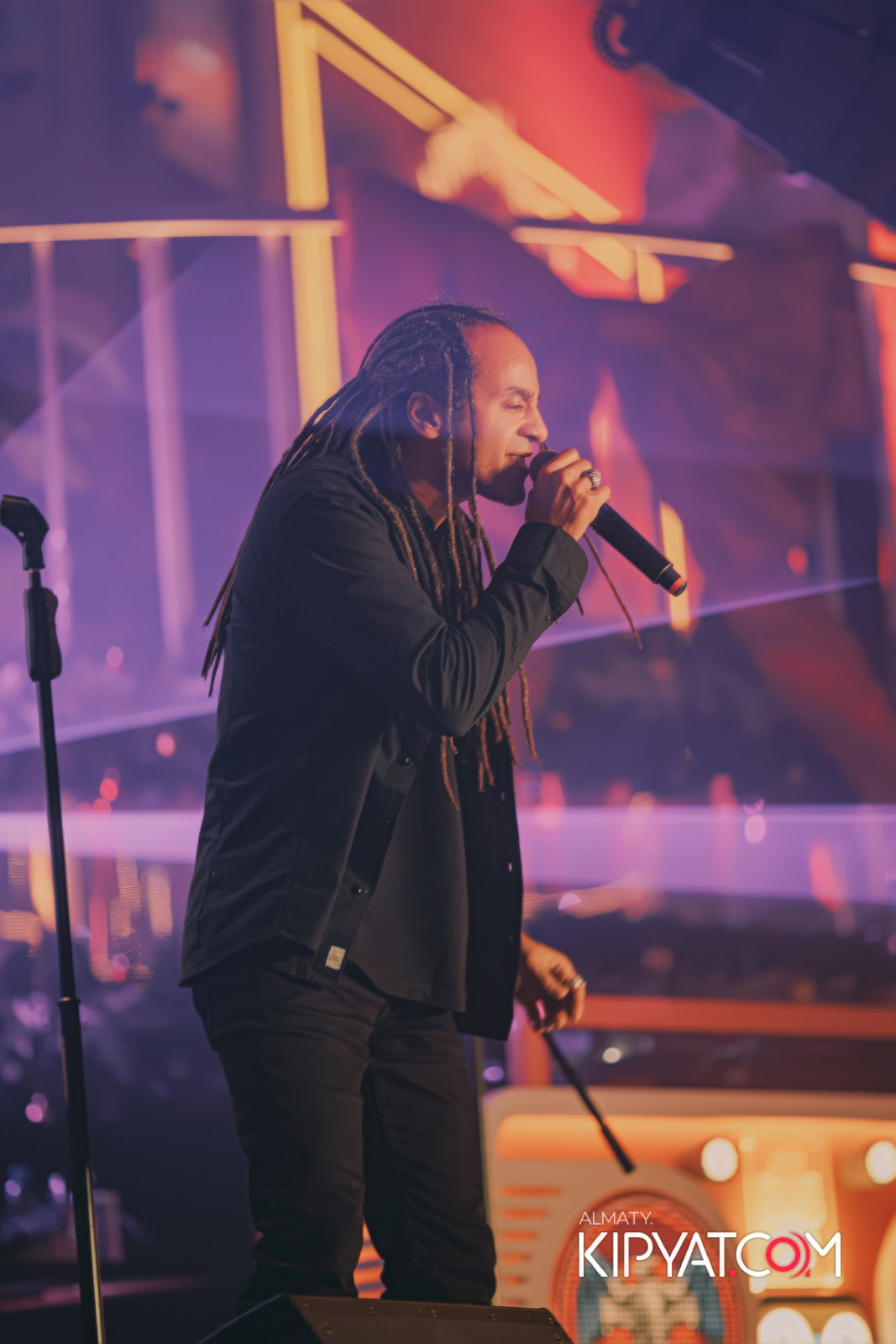 SANTA BARBARA — ПИТ ДЖЕЙСОН (ГР. ПРЕМЬЕР-МИНИСТР) И ИЛЬЯ ЗУДИН (ГР. ДИНАМИТ) НА ПРЕДНОВОГОДНЕЙ ВЕЧЕРИНКЕ. КИПЯТКОМ АЛМАТЫ!