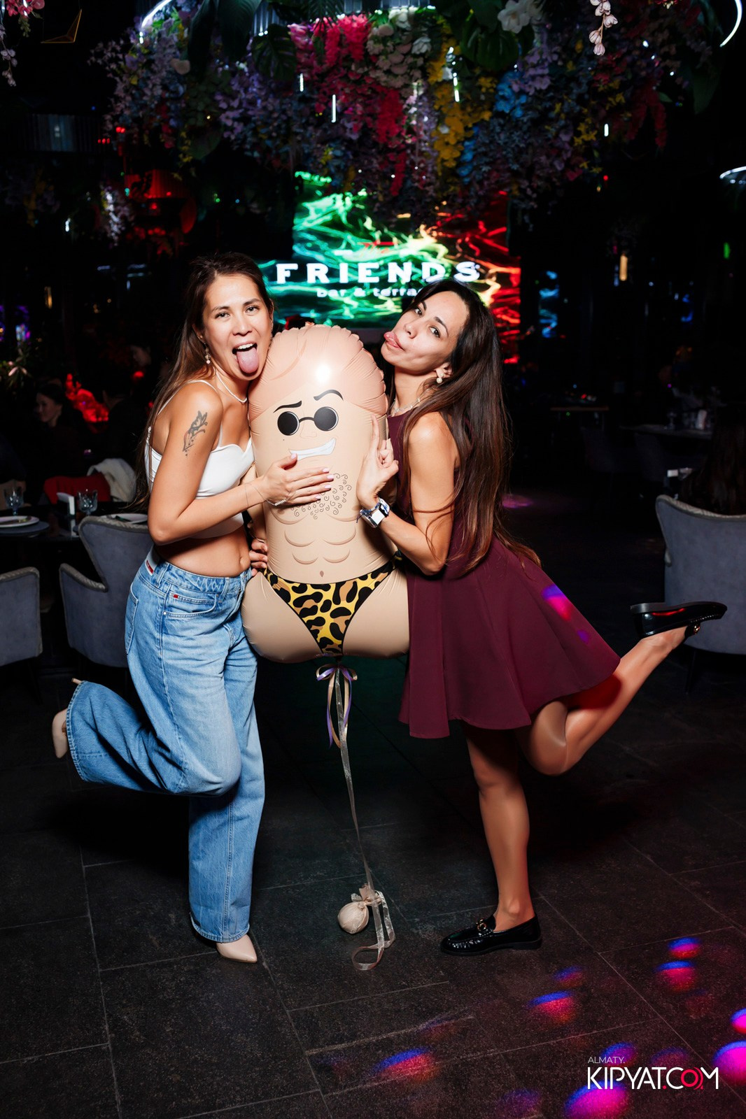 FRIENDS BAR & TERRACE. КИПЯТКОМ АЛМАТЫ!