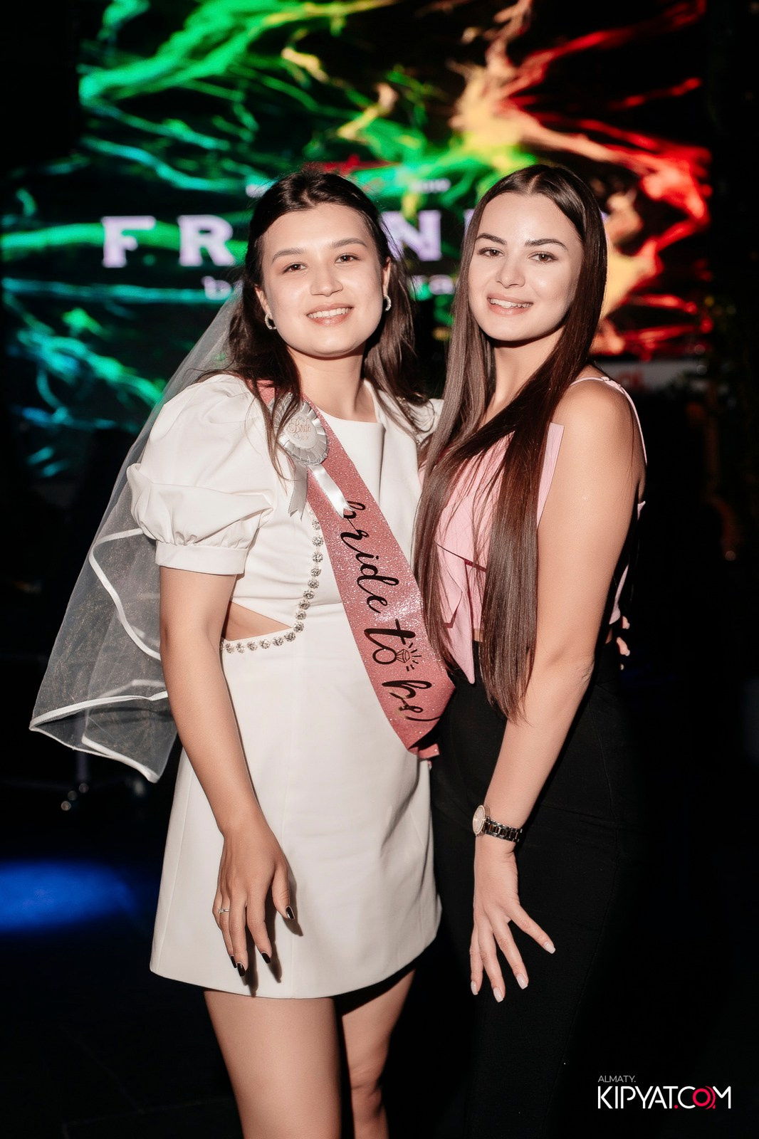 FRIENDS BAR & TERRACE. КИПЯТКОМ АЛМАТЫ!