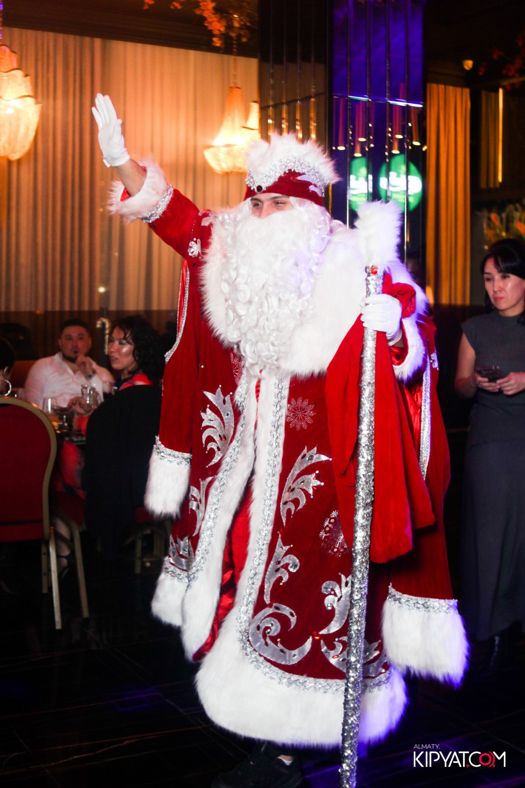 БАР ПАНАЕХАЛИ НА ДОСТЫК. КИПЯТКОМ АЛМАТЫ!