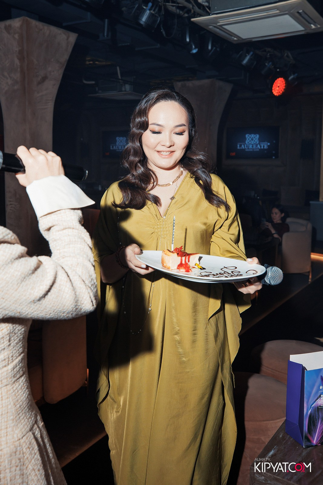 LAUREATE KARAOKE HALL. КИПЯТКОМ АЛМАТЫ!