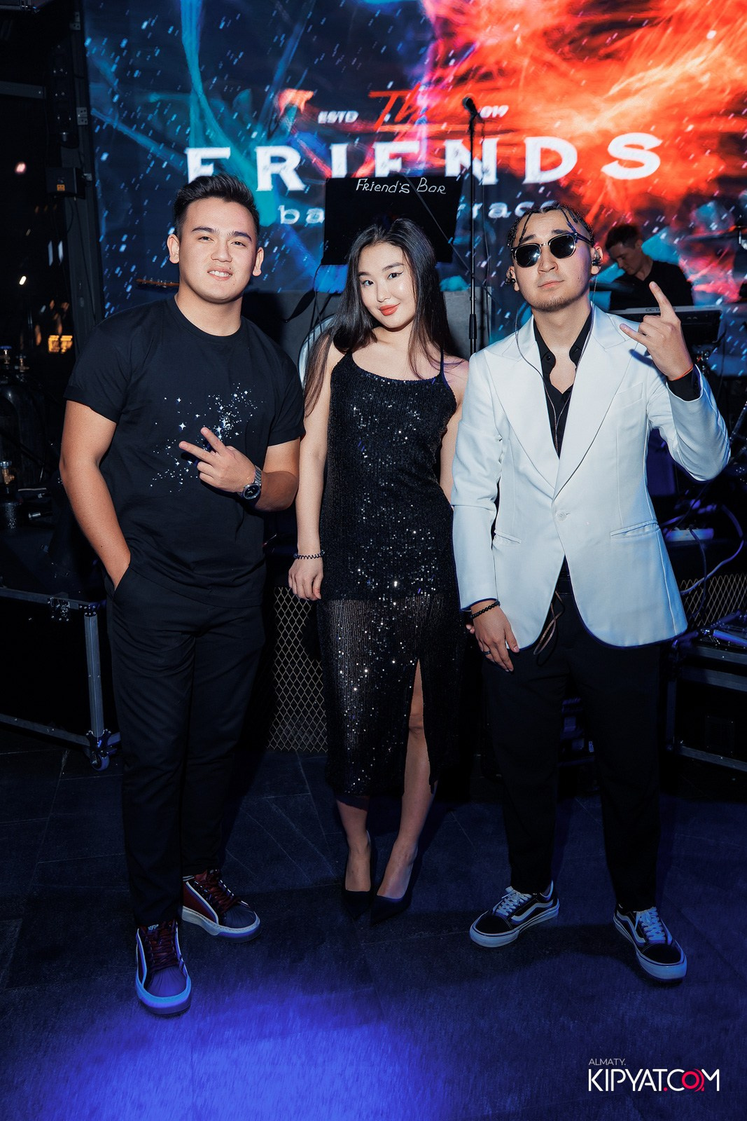 FRIENDS BAR & TERRACE. КИПЯТКОМ АЛМАТЫ!