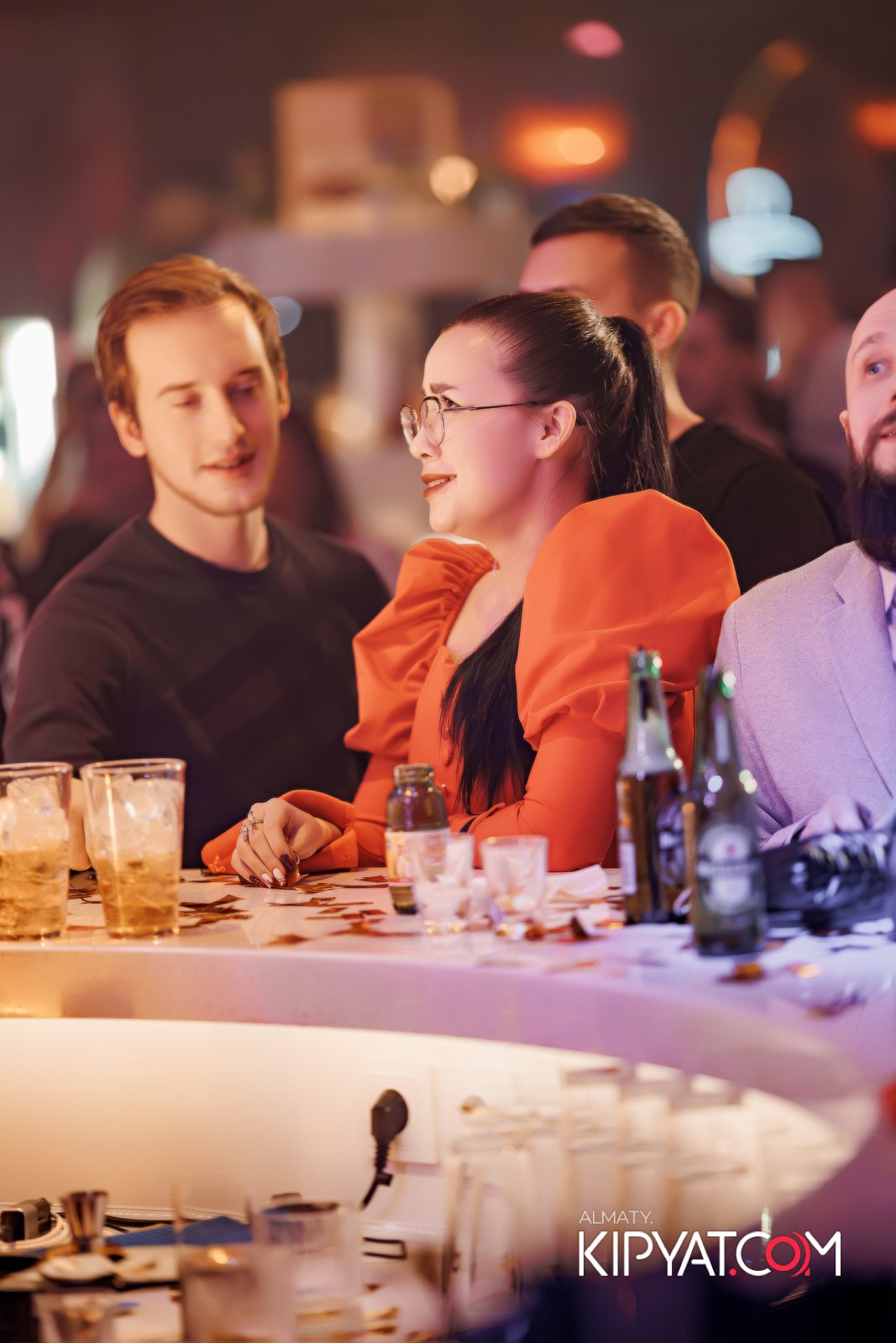 SANTA BARBARA — ПИТ ДЖЕЙСОН (ГР. ПРЕМЬЕР-МИНИСТР) И ИЛЬЯ ЗУДИН (ГР. ДИНАМИТ) НА ПРЕДНОВОГОДНЕЙ ВЕЧЕРИНКЕ. КИПЯТКОМ АЛМАТЫ!