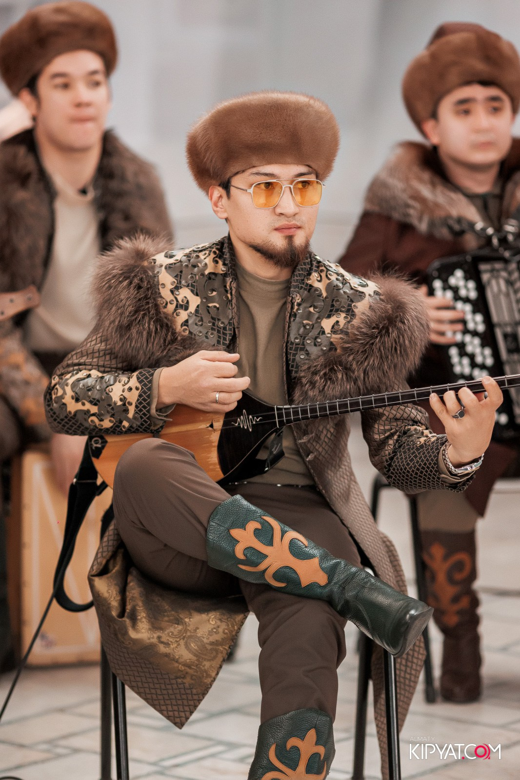 FASHION ПОКАЗ, КАЗАХСКОЙ НАЦИОНАЛЬНОЙ ОДЕЖДЫ. КИПЯТКОМ АЛМАТЫ!