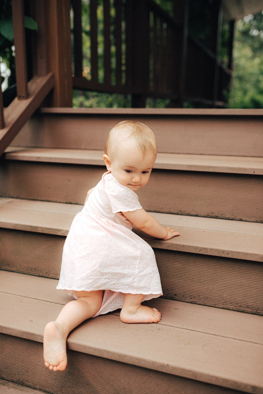 Коля, Ксюша, Саша, Андрей, Кира и бабушки | на даче