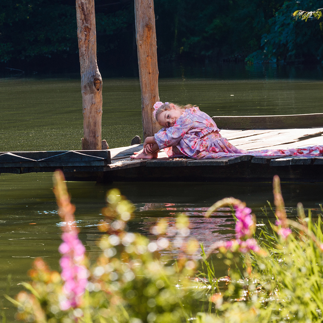 Лодка с цветами. Детский студийный фотограф Сочи