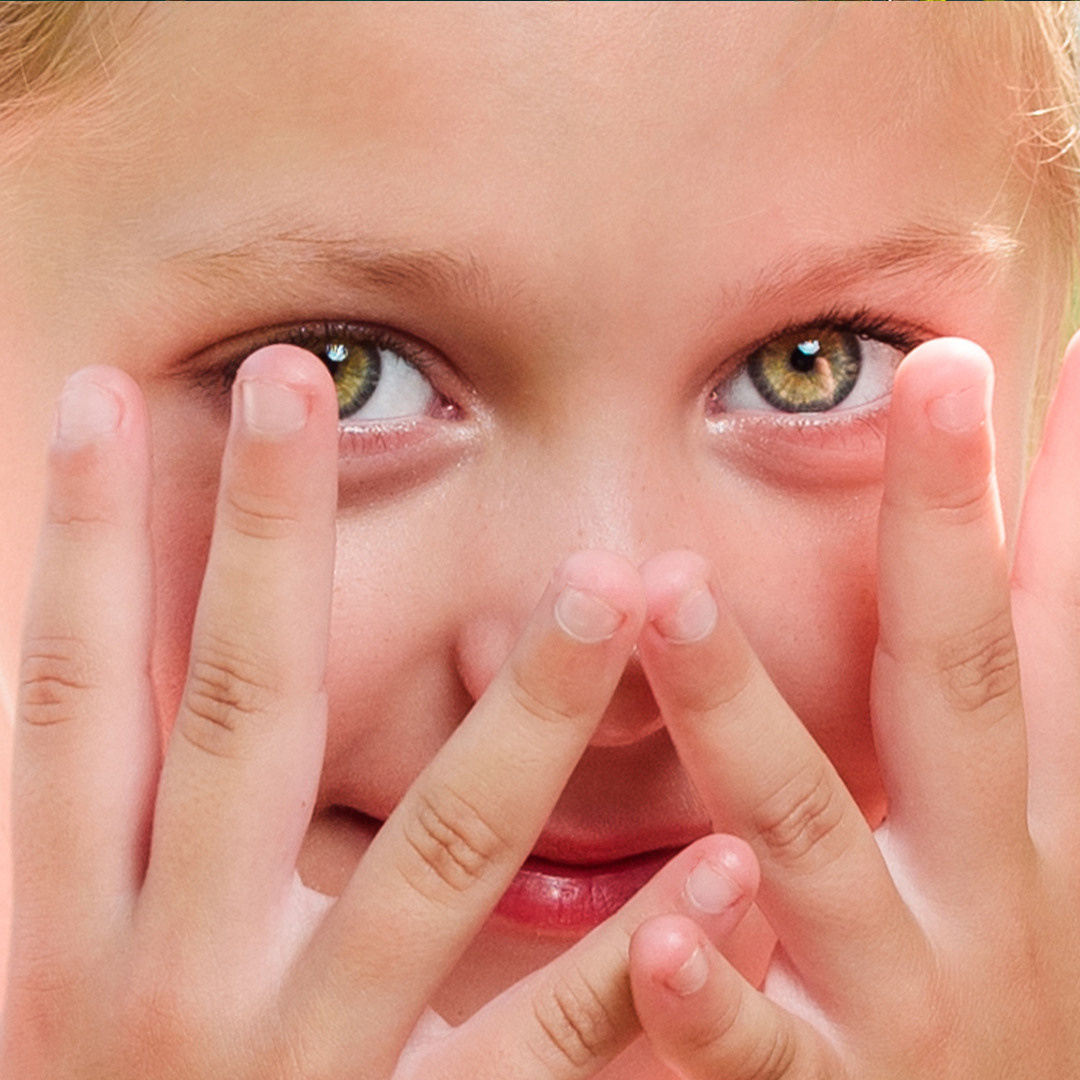 Лодка с цветами. Детский студийный фотограф Сочи