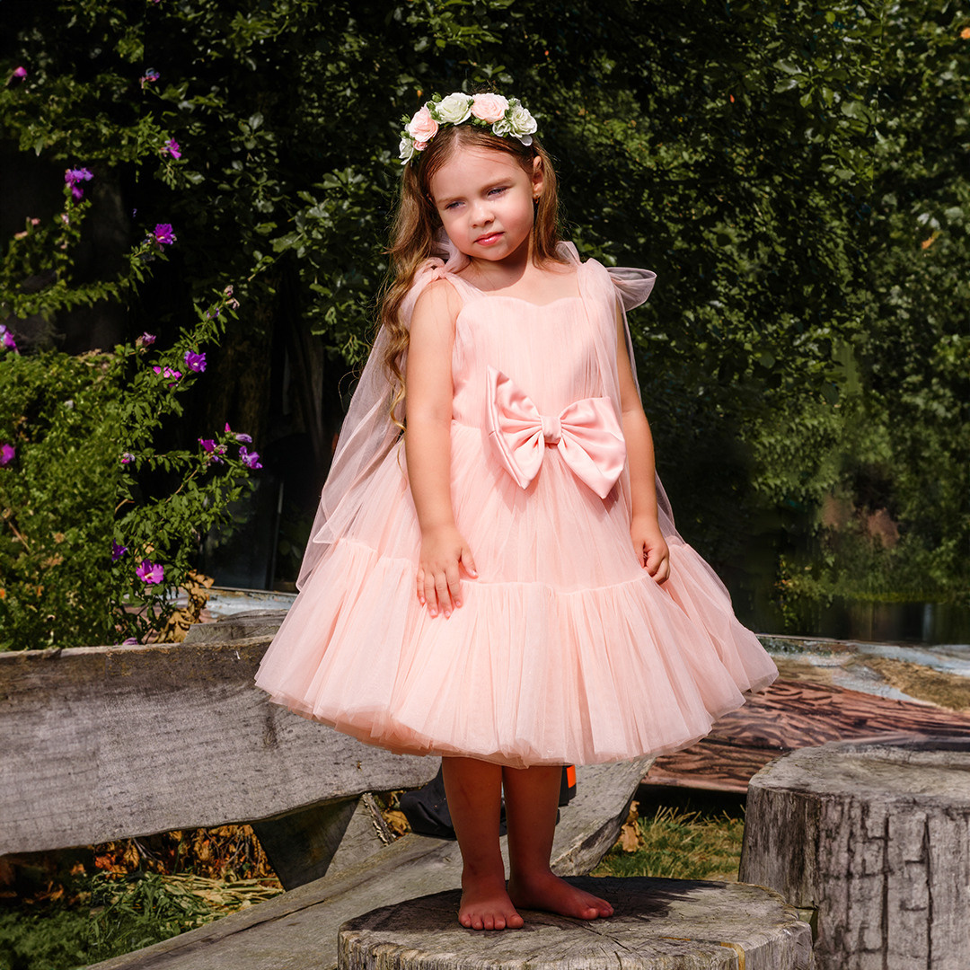 Лодка с цветами. Детский студийный фотограф Сочи