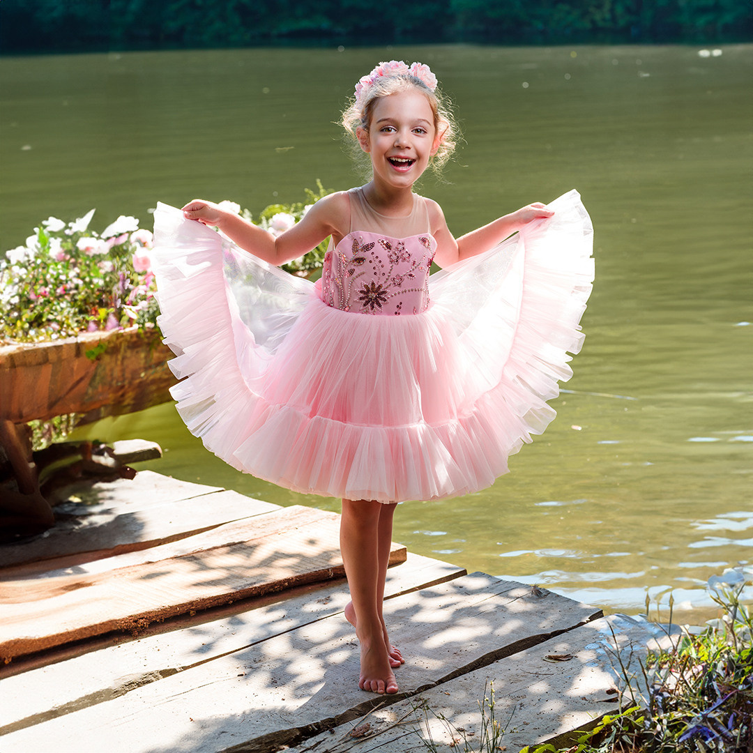 Лодка с цветами. Детский студийный фотограф Сочи