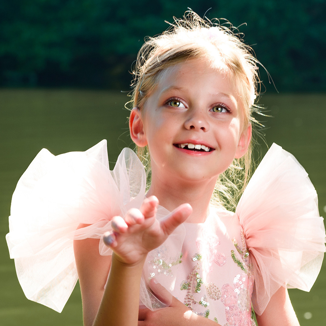 Лодка с цветами. Детский студийный фотограф Сочи