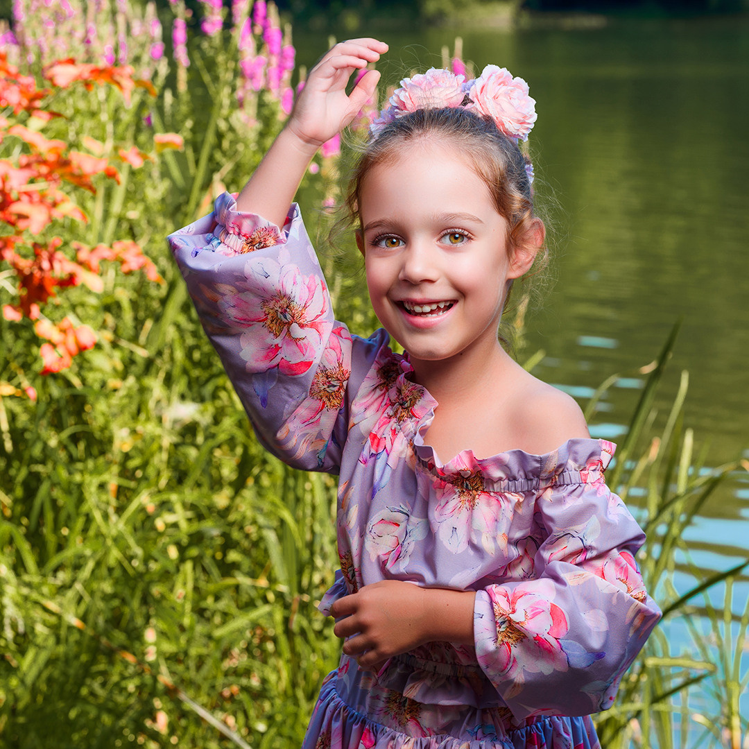 Лодка с цветами. Детский студийный фотограф Сочи
