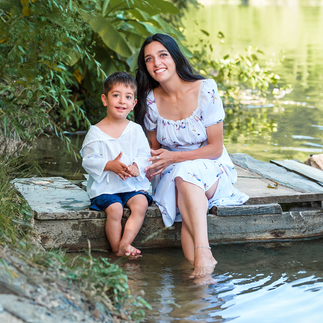 Лодка с цветами. Детский студийный фотограф Сочи