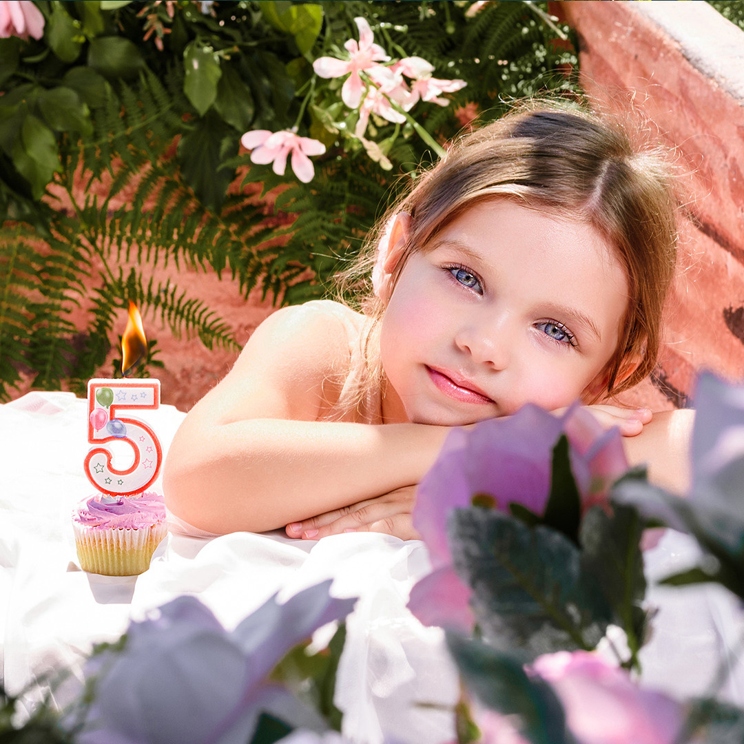 Лодка с цветами. Детский студийный фотограф Сочи