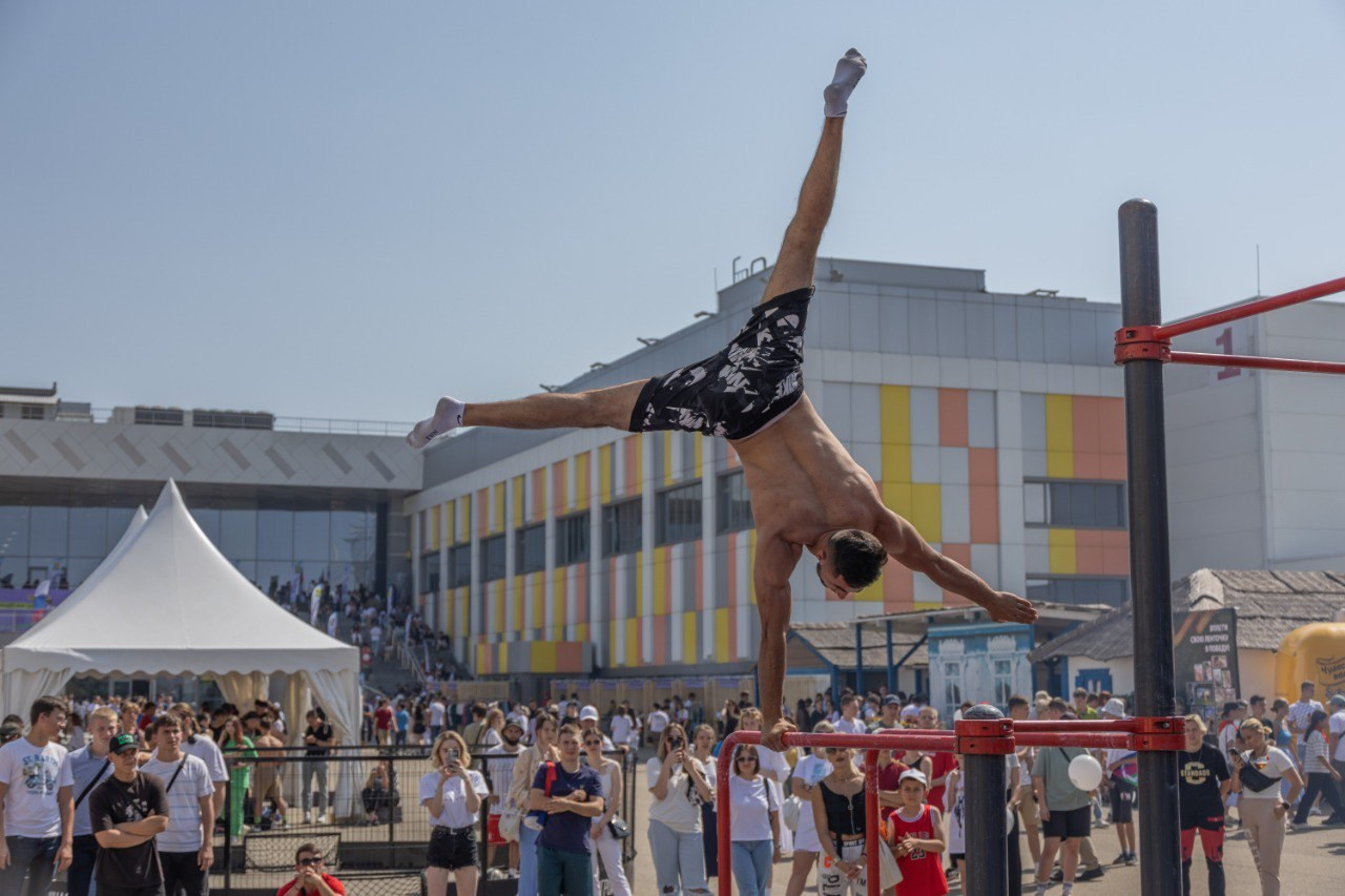 Краевой День молодёжи в Краснодаре 2023. Репортажный, промышленный и маркетплейс-фотограф Дмитрий Чернат