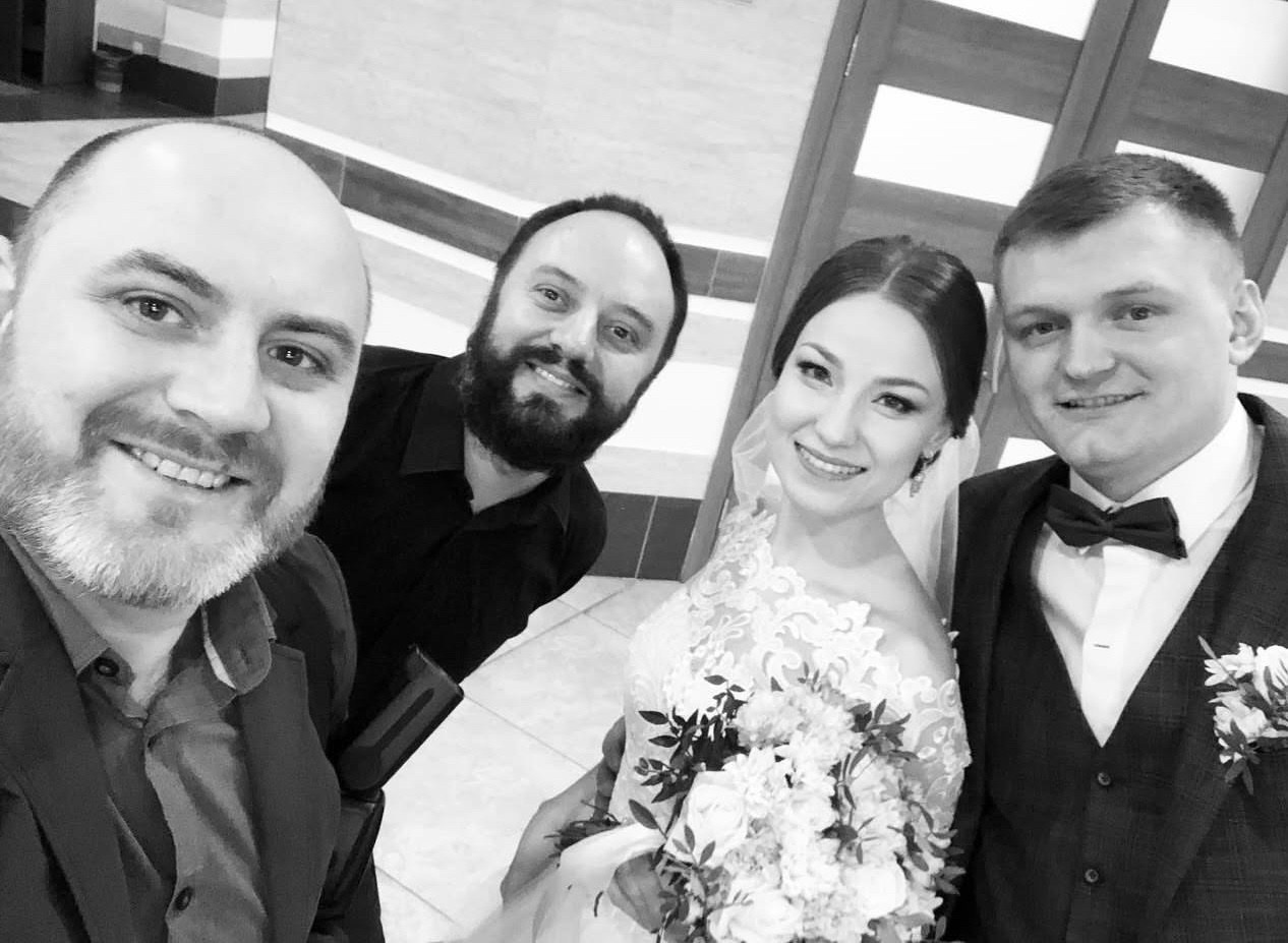 Фотограф и молодожёны