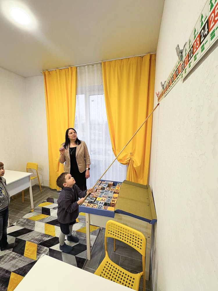 Желтая комната. Семейный клуб «Свой Дом»