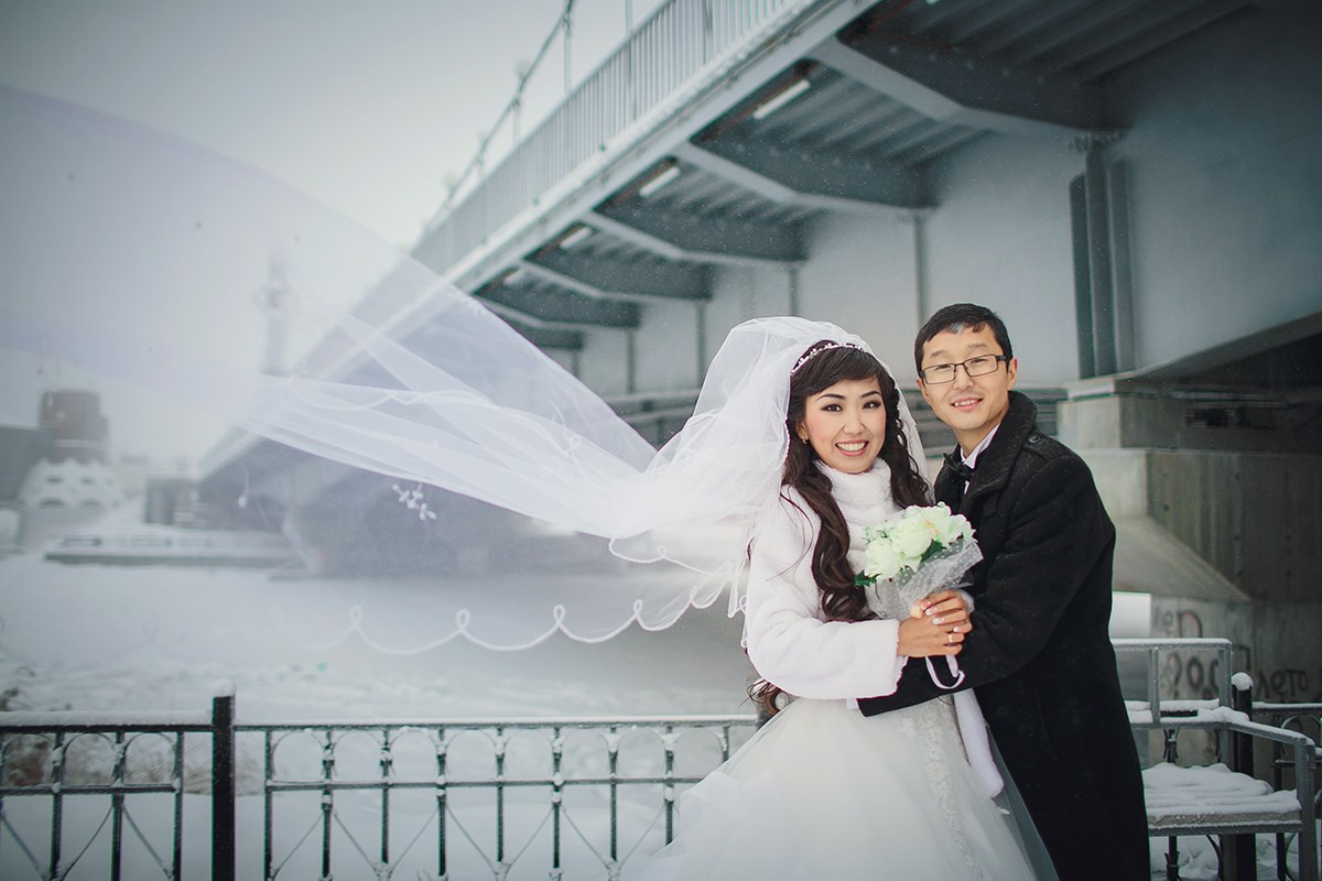 Зимнее свадебное фото. Фотограф Надежда Куин, Якутск