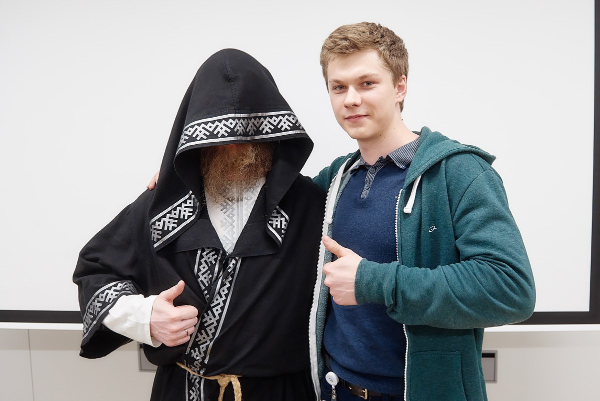 Нейромонах Феофан в Avito. Репортажный фотограф в Москве Вадим Францев