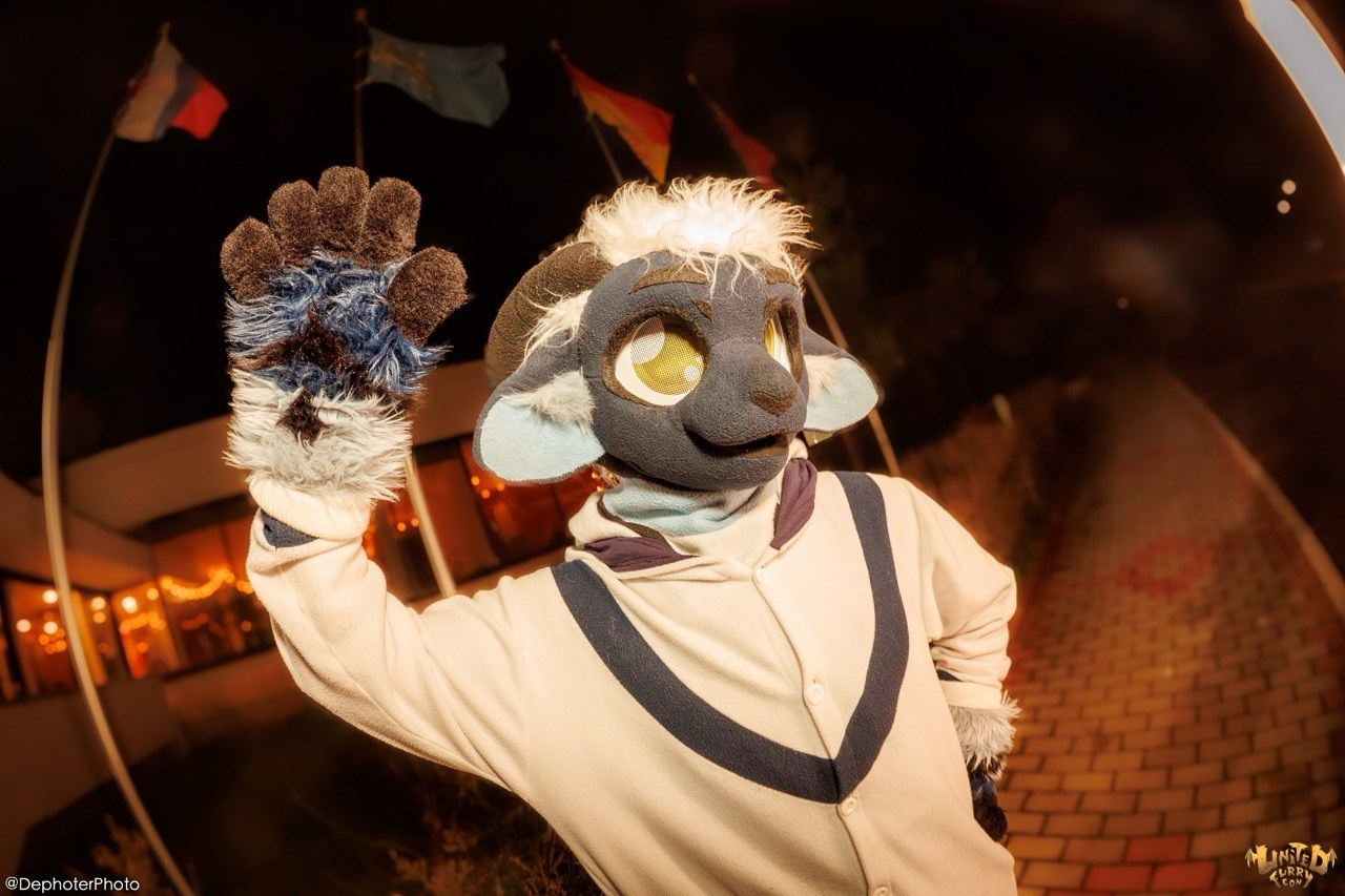 United Furry Convention 2026. Различные мероприятия и просто фотографии людей