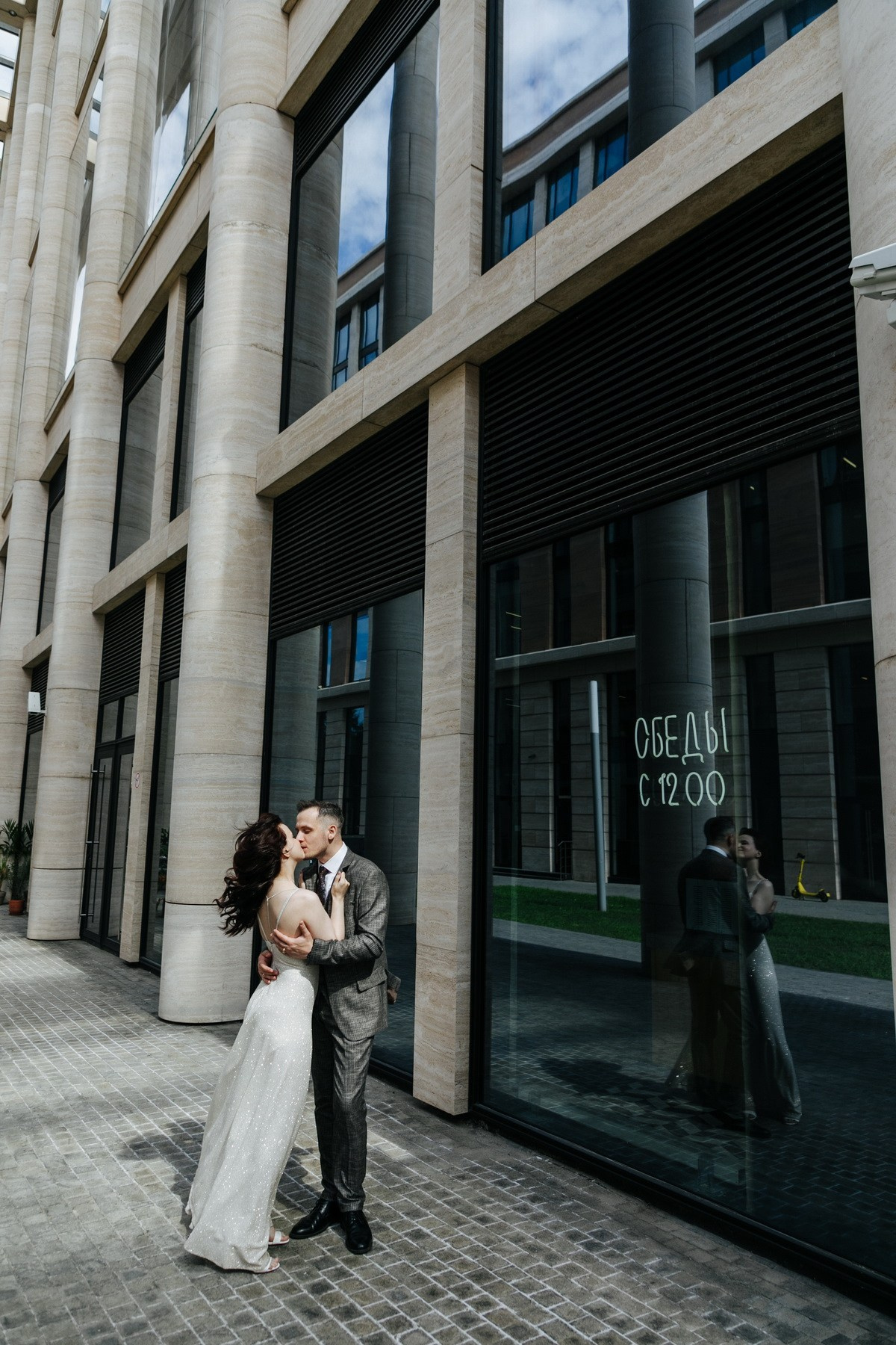 Свадебная прогулка в СПб, фотограф Денис Дорфф. Фотограф крещение венчание в Петербурге! Помогает подобрать храм и посоветовал душевного батюшку в СПб