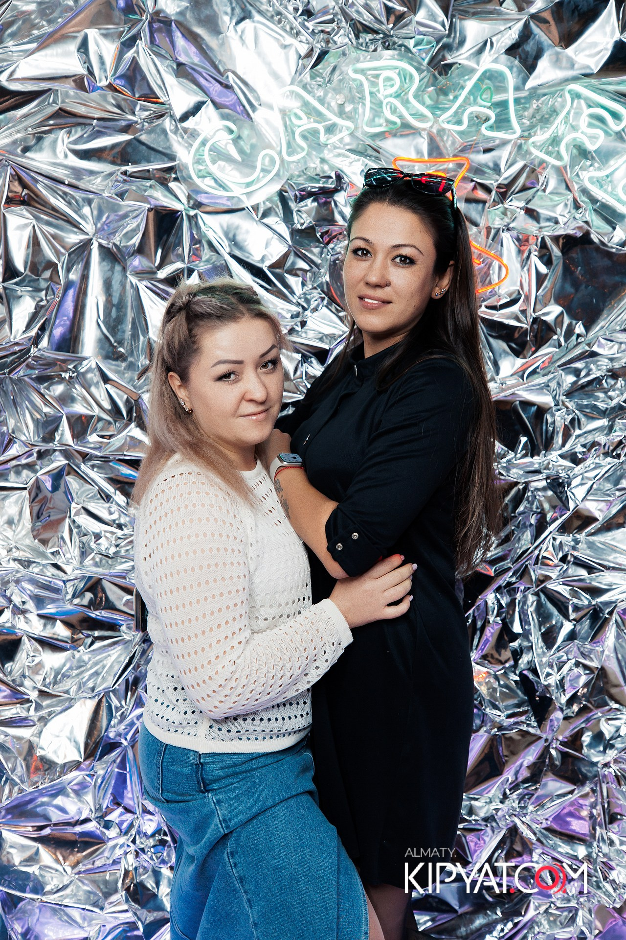 ВЕЧЕРИНКА 90Х КАФЕ CARAFE. КИПЯТКОМ АЛМАТЫ! Фотосъемка мероприятий в Алматы