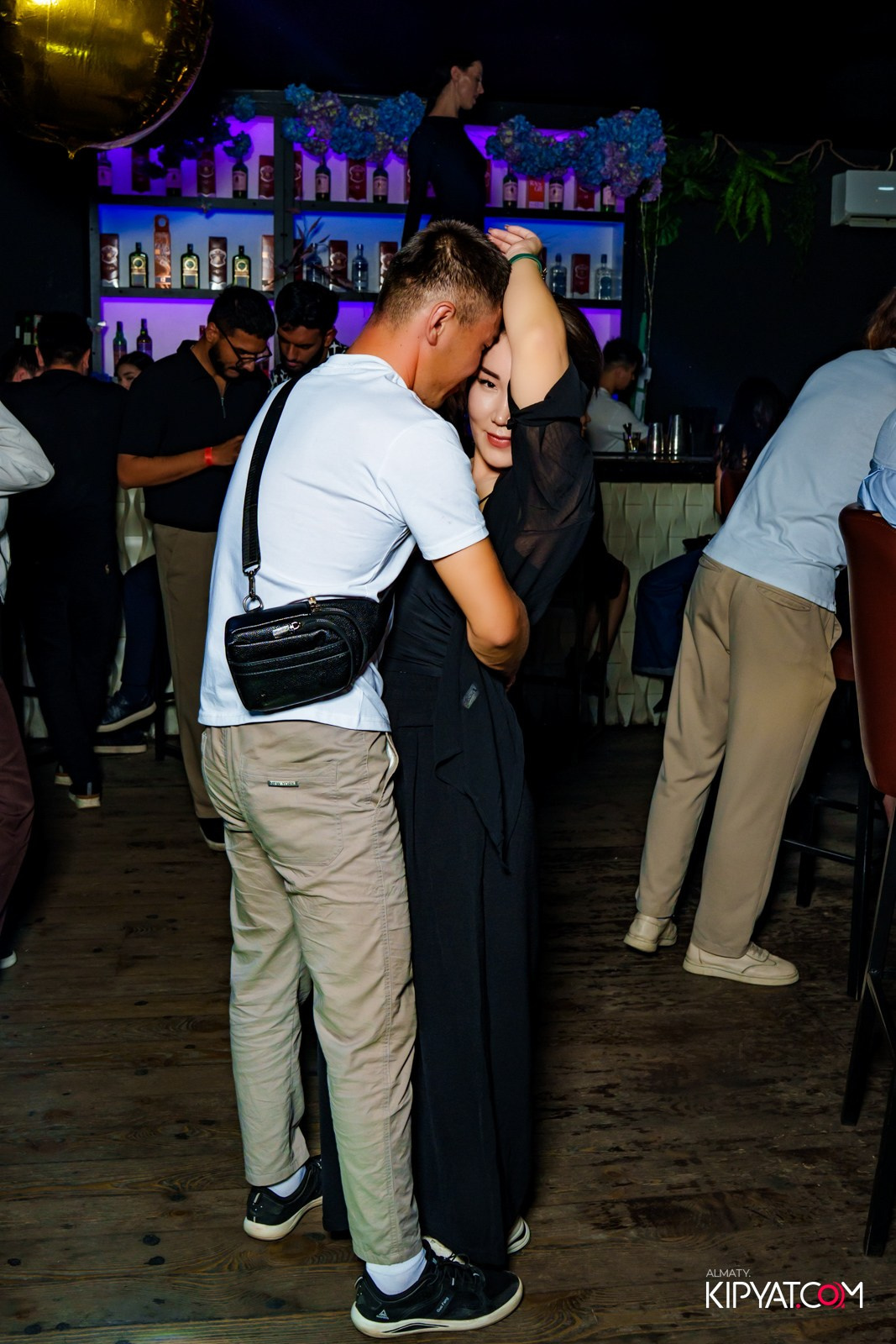 UYAT EMES BAR. КИПЯТКОМ АЛМАТЫ!