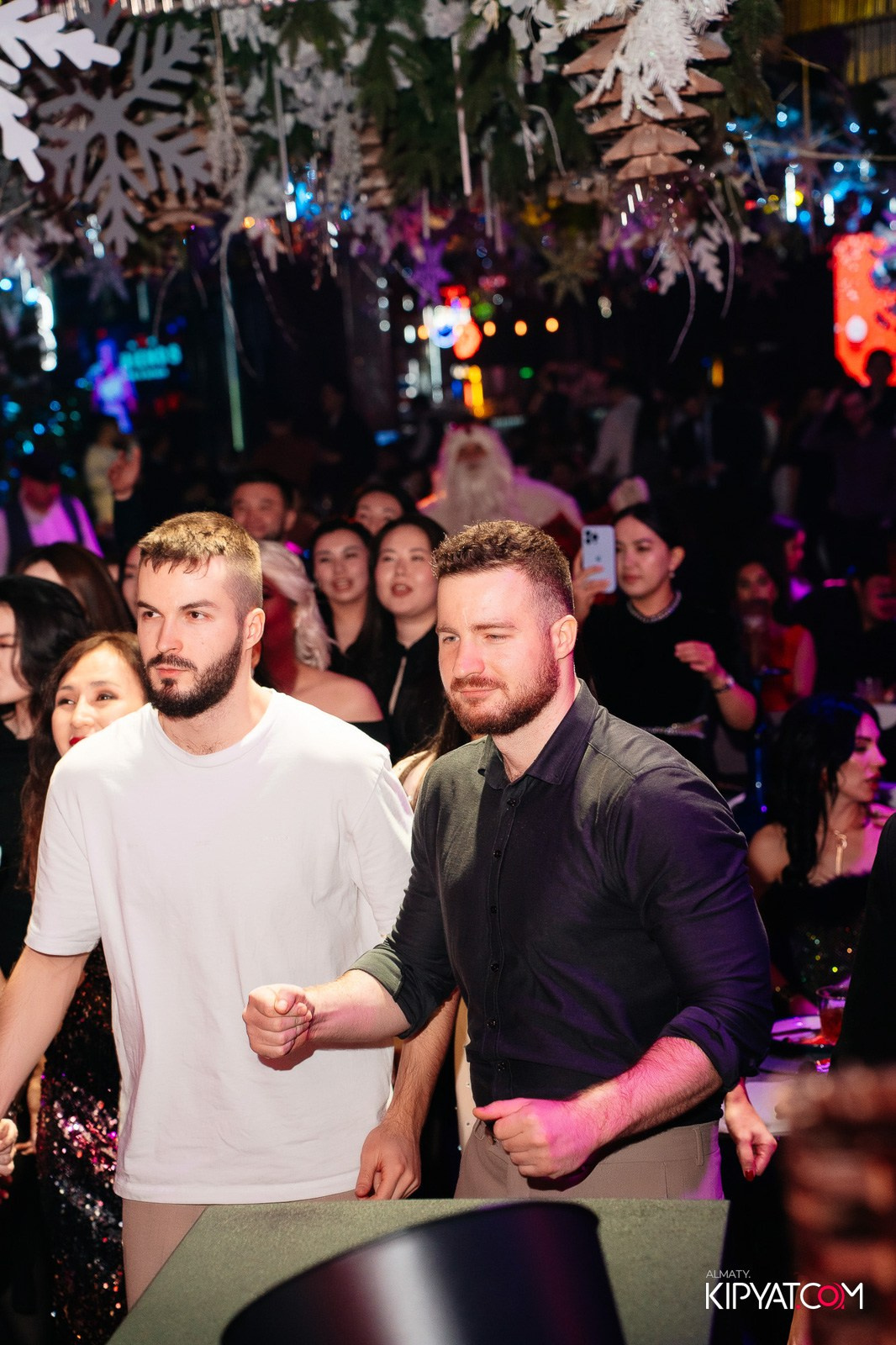 FRIENDS BAR & TERRACE. КИПЯТКОМ АЛМАТЫ!