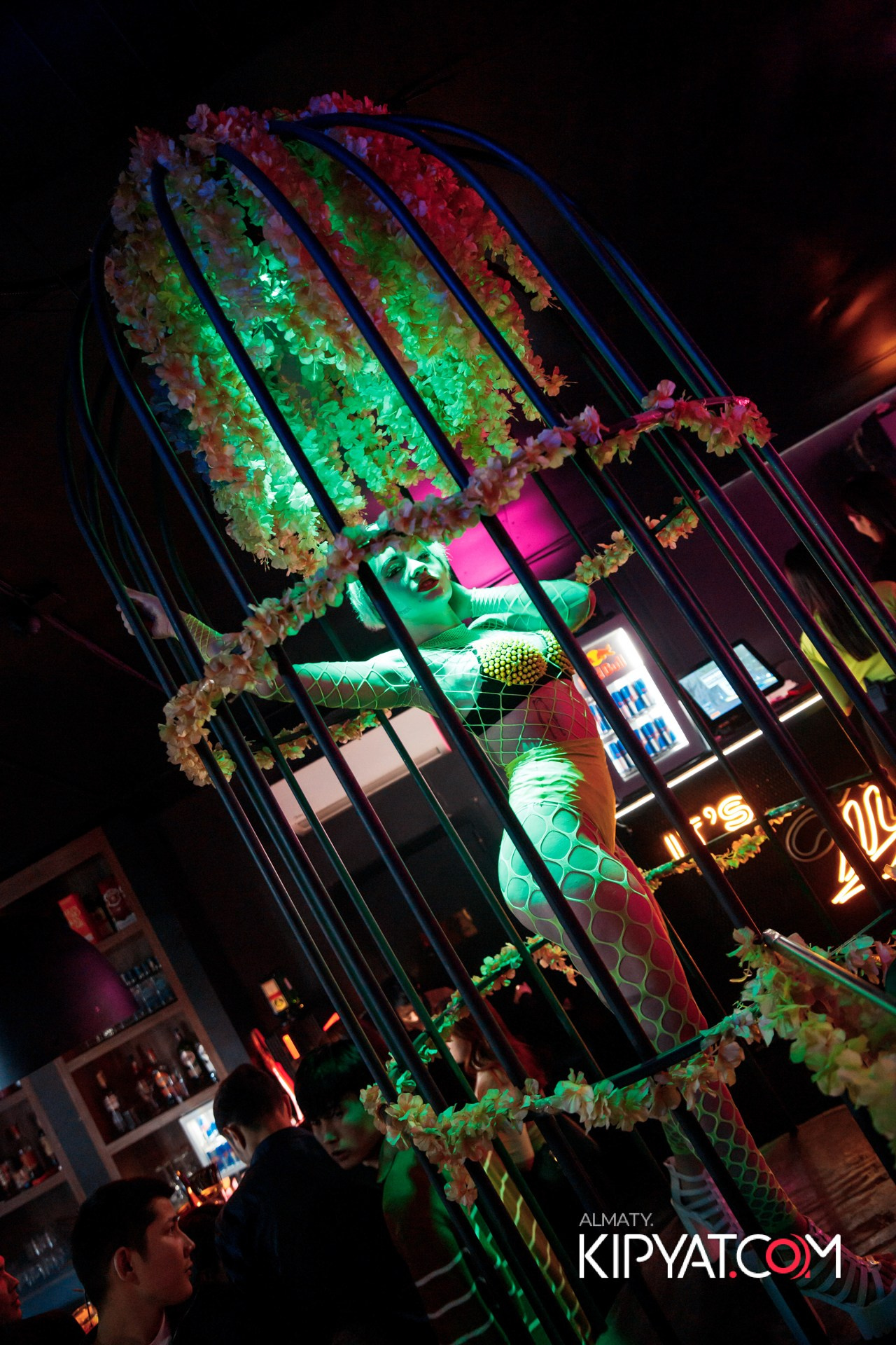 UYAT EMES BAR. КИПЯТКОМ АЛМАТЫ!