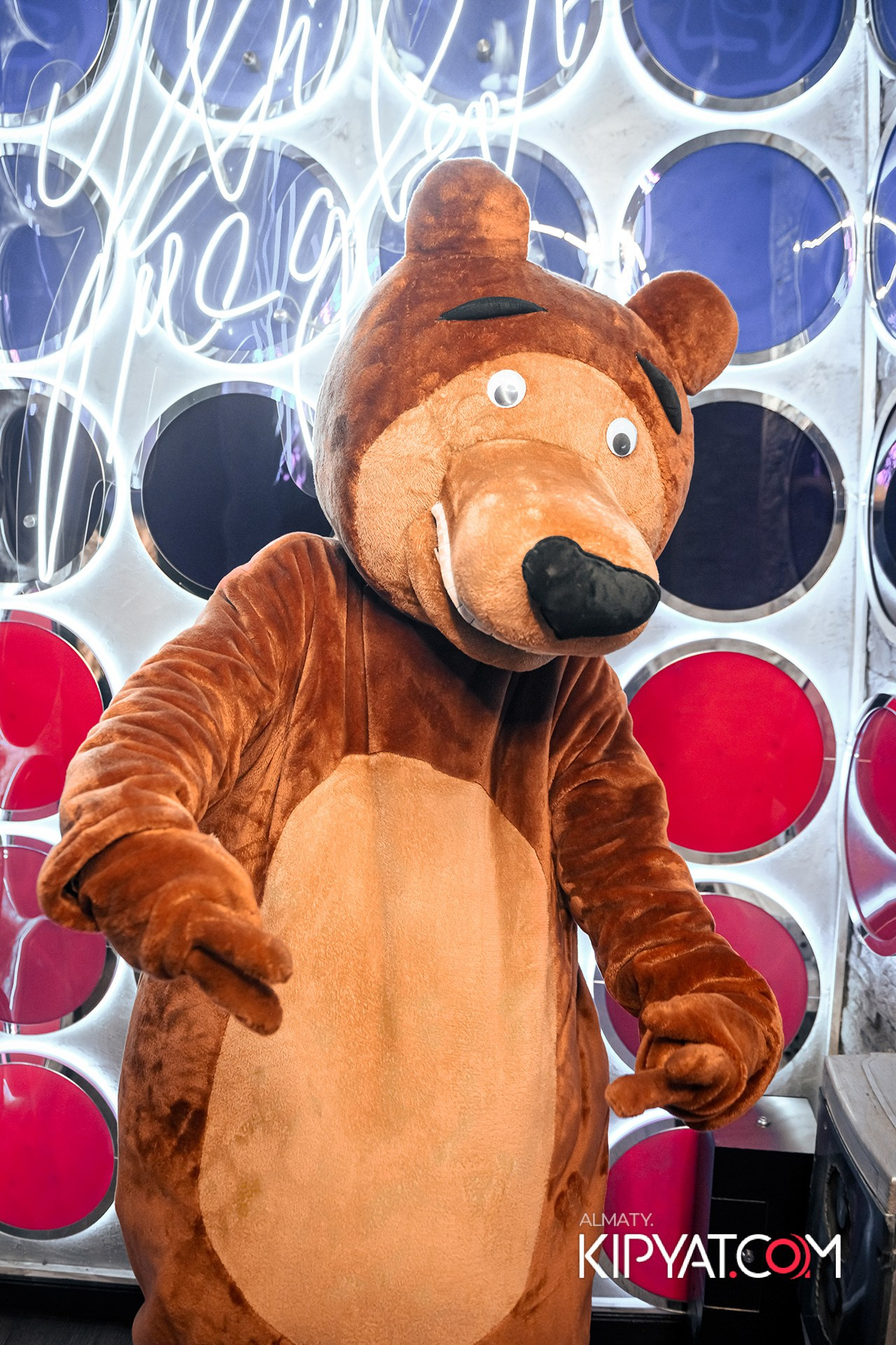 УХО И МЕДВЕДЬ НА ГАГАРИНА. КИПЯТКОМ АЛМАТЫ!