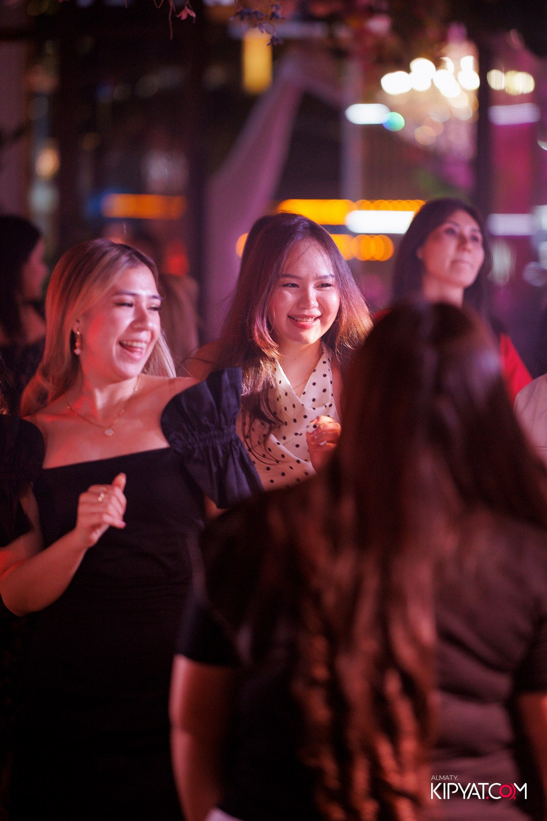 FRIENDS BAR & TERRACE. КИПЯТКОМ АЛМАТЫ! Фотосъемка мероприятий в Алматы