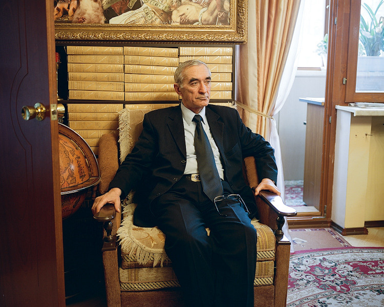 2012 Elections Independent Candidates for Bolshoi Gorod Magazine. Petr Antonov