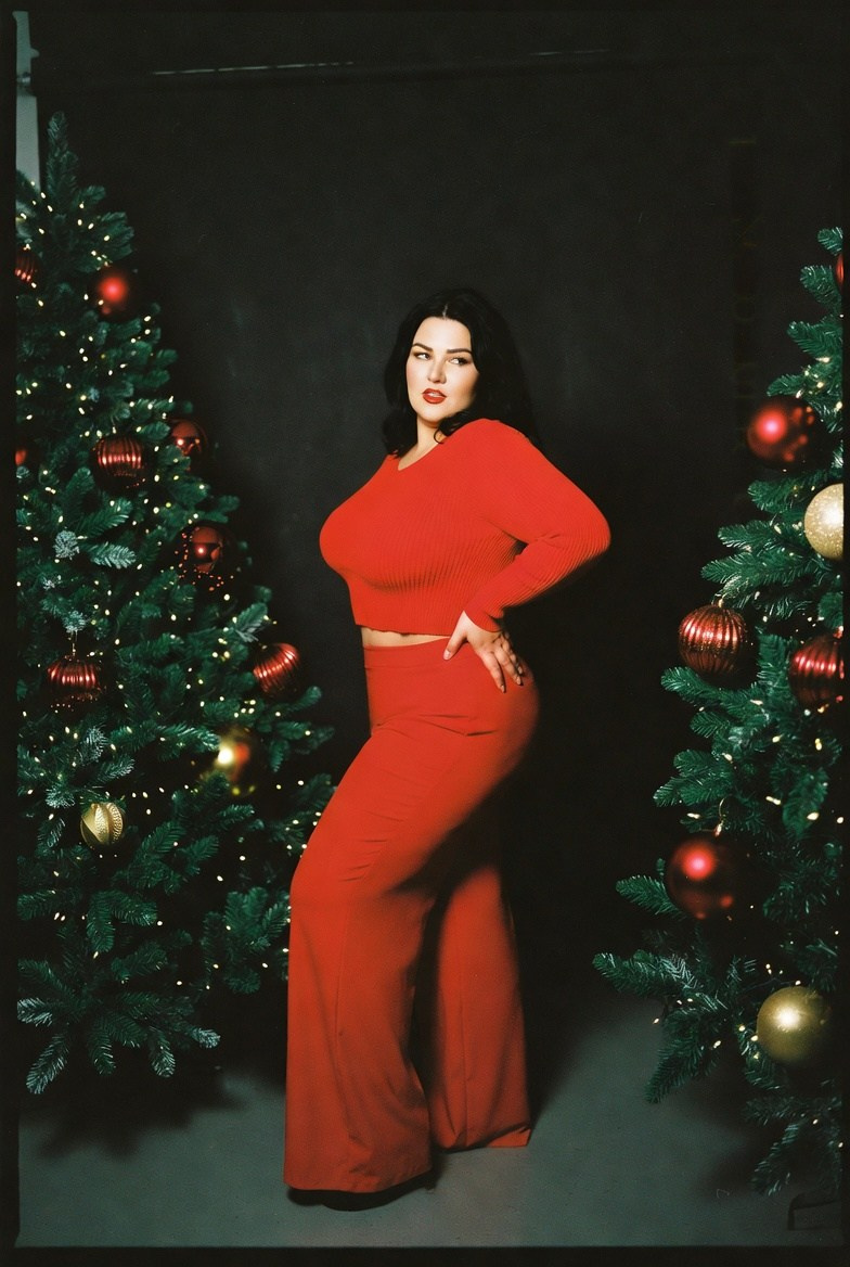 Плюс сайз в красном