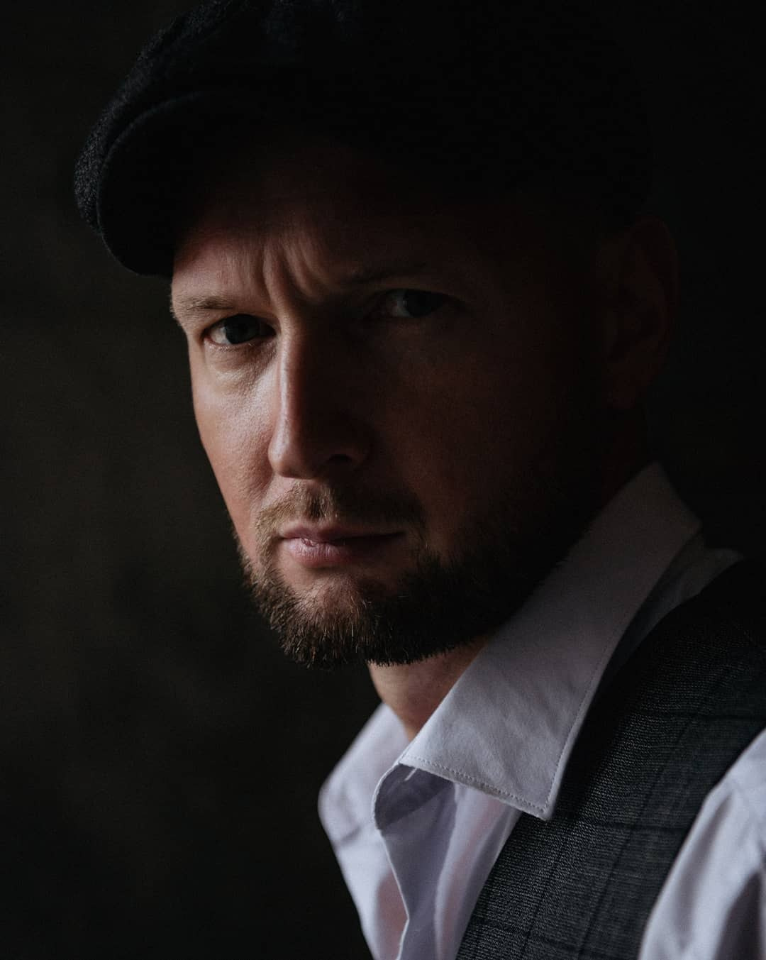 Острые козырьки. Анна Парсанова.ФОТОГРАФ