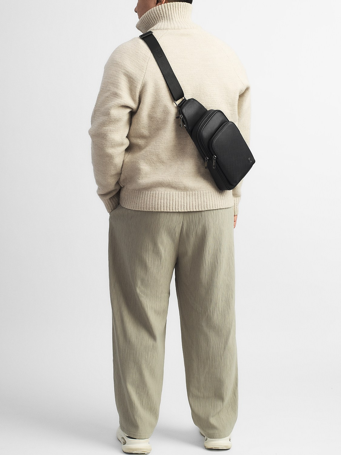 Сумки и кошельки. Предметная фотосъемка в Алматы. Предметный фотограф для маркетплейстов Артур Ахмадиев