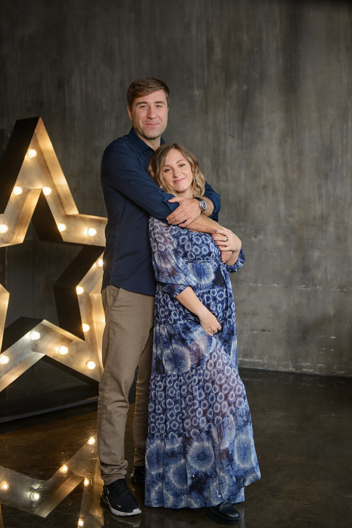 Family photo shoot with a pregnant woman in a loft studio