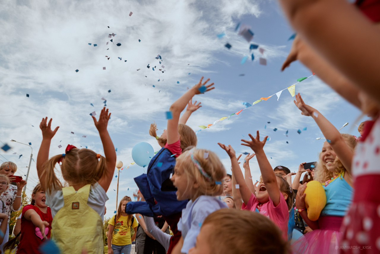 Детскому кинотеатру «Мечта» 7 лет. Детский и семейный фотограф в Красноярске Настя Ярош