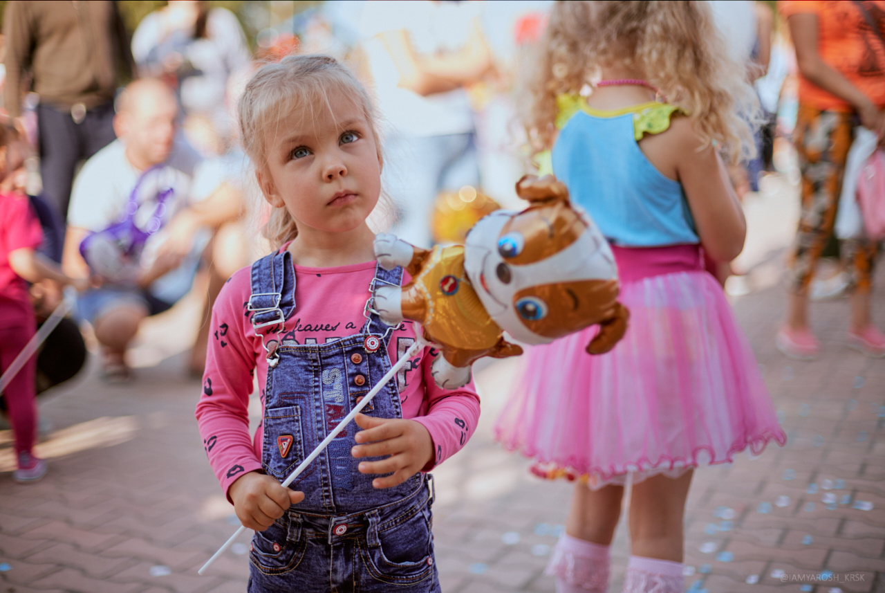 Детскому кинотеатру «Мечта» 7 лет. Детский и семейный фотограф в Красноярске Настя Ярош