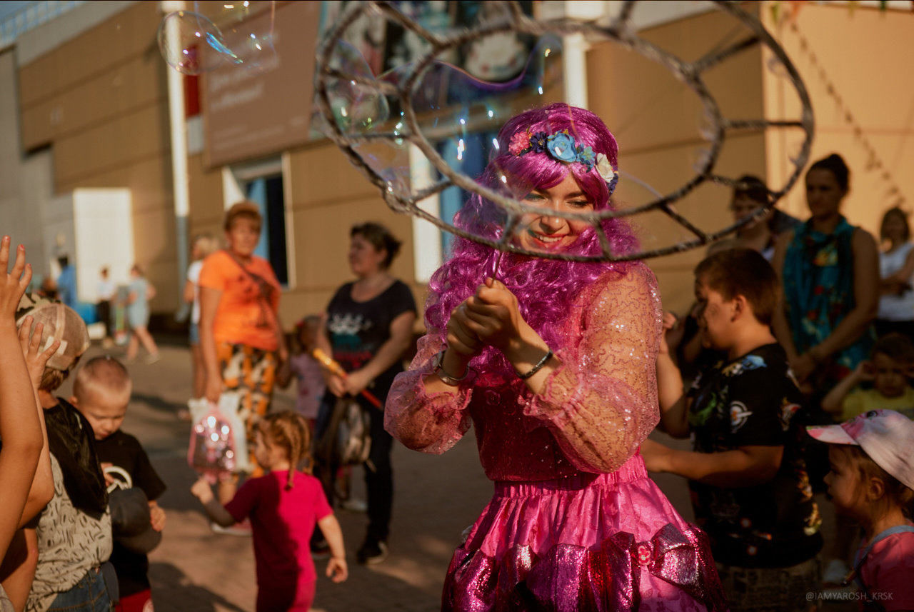 Детскому кинотеатру «Мечта» 7 лет. Детский и семейный фотограф в Красноярске Настя Ярош