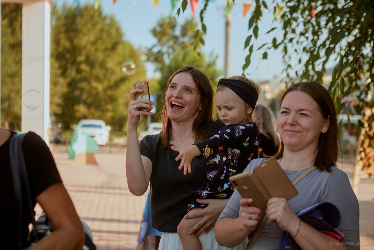 Детскому кинотеатру «Мечта» 7 лет. Детский и семейный фотограф в Красноярске Настя Ярош