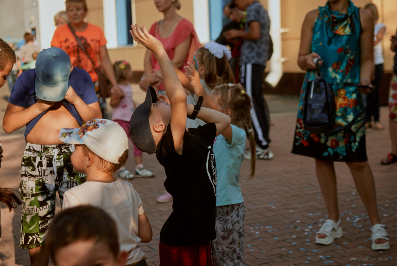 Детскому кинотеатру «Мечта» 7 лет. Детский и семейный фотограф в Красноярске Настя Ярош