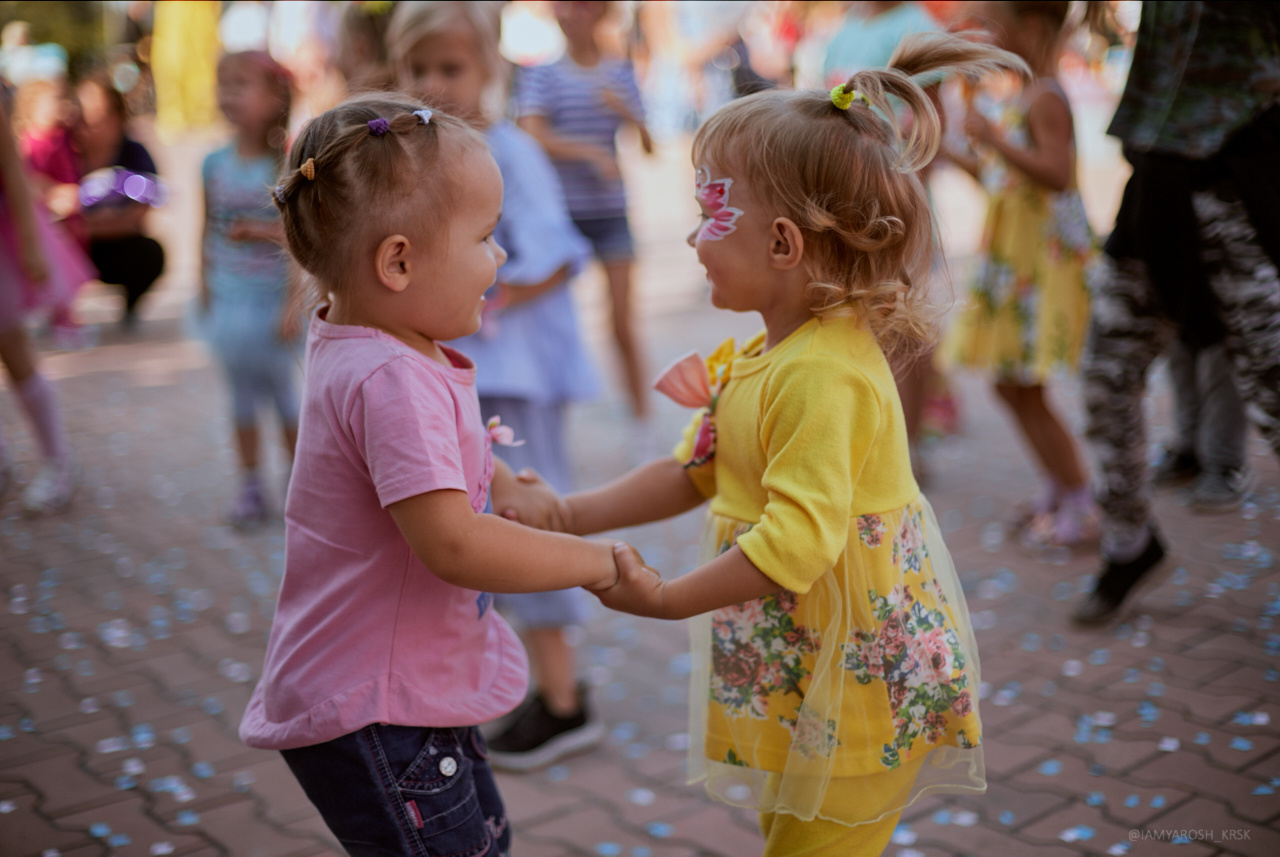 Детскому кинотеатру «Мечта» 7 лет. Детский и семейный фотограф в Красноярске Настя Ярош